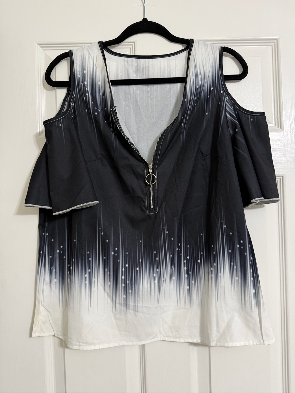 SHEIN Black & White Cold-Shoulder Gradient Zip Top